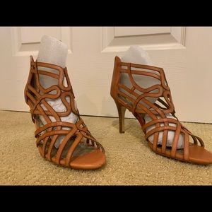 Adrienne Vittadini orange/ pumpkin zipper back Sandals.